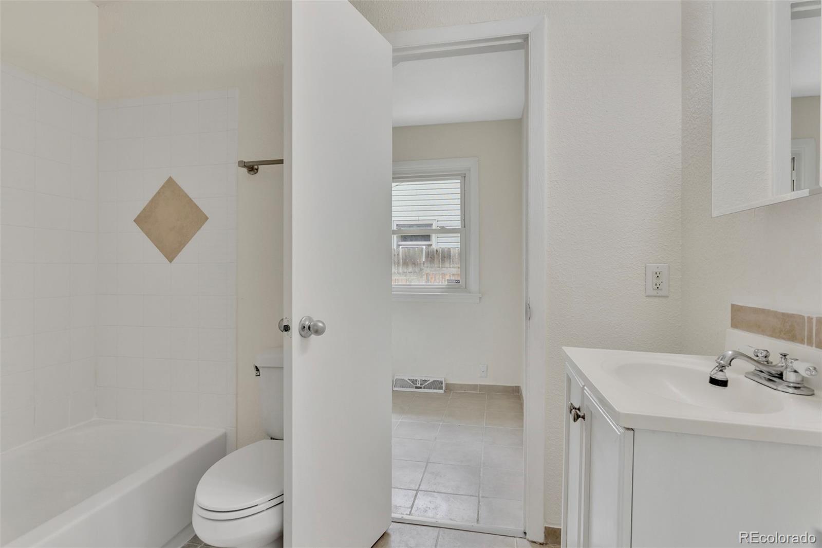 MLS Image #22 for 9190 e 19th avenue,aurora, Colorado