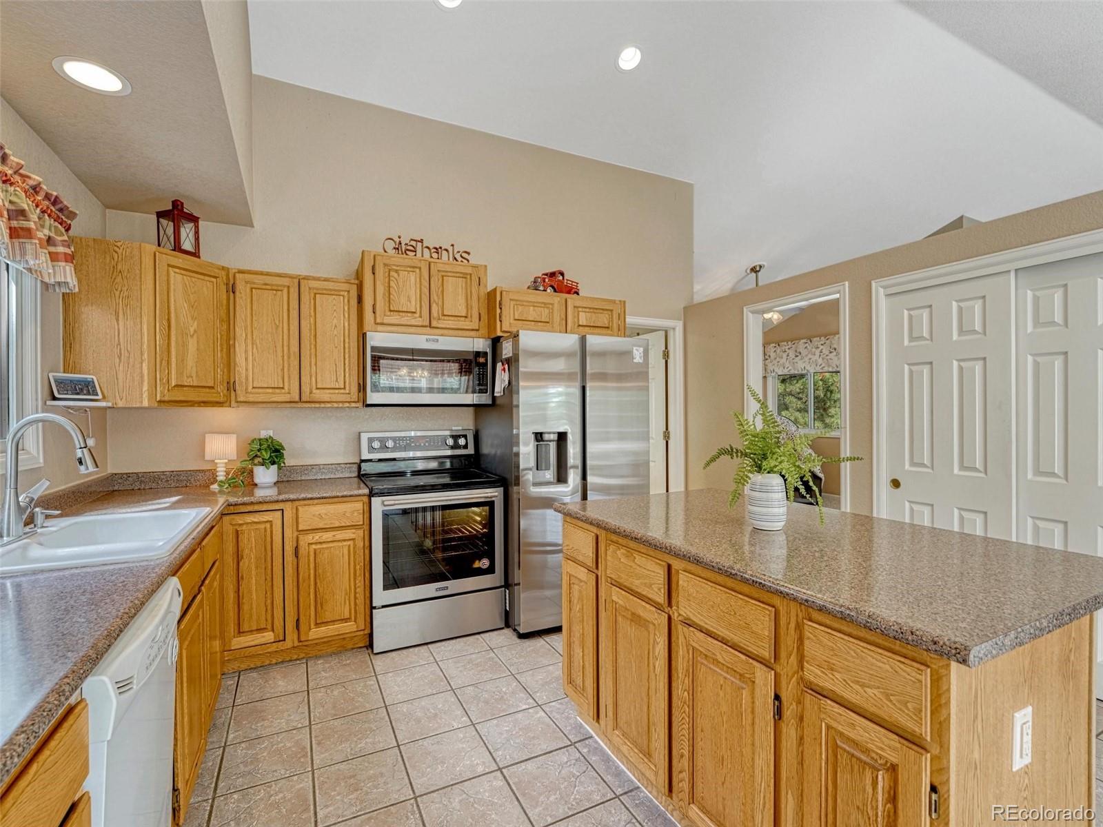 MLS Image #11 for 37140  pheasant run,elizabeth, Colorado