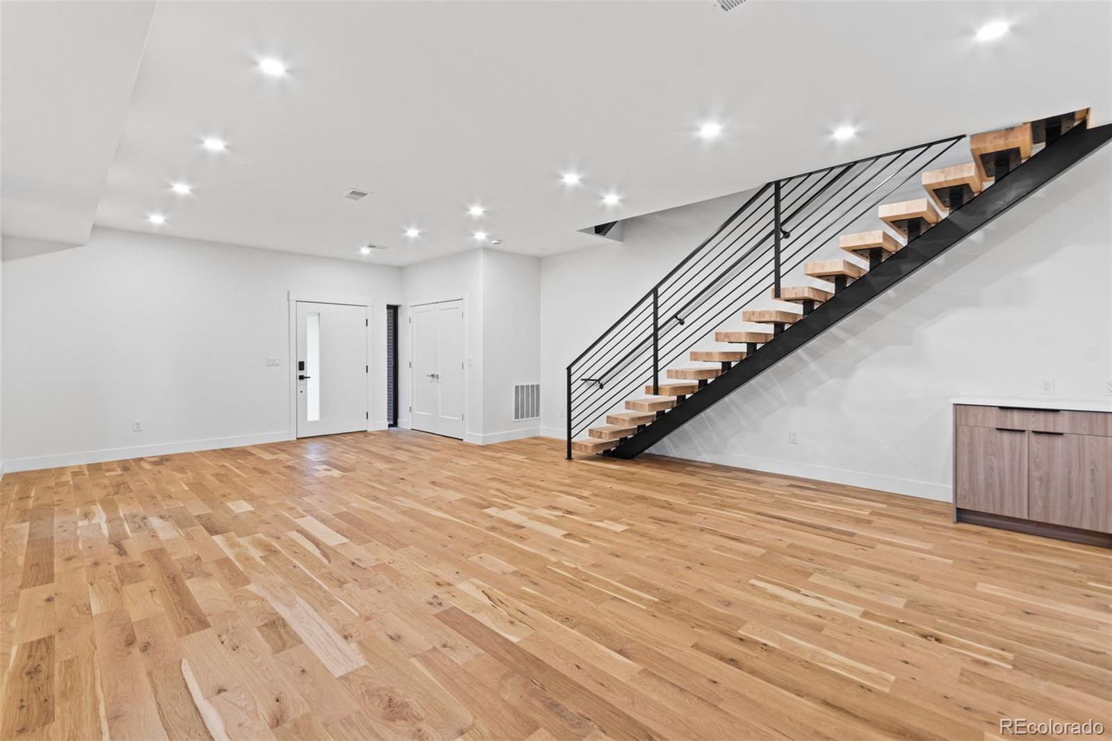 MLS Image #10 for 1446  stuart street,denver, Colorado