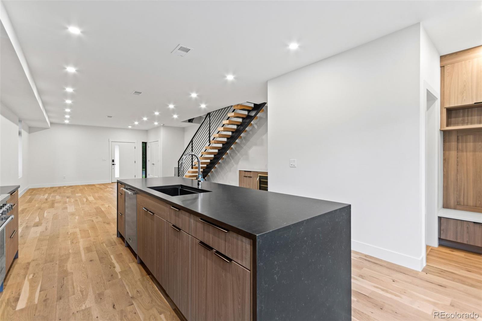 MLS Image #14 for 1446  stuart street,denver, Colorado