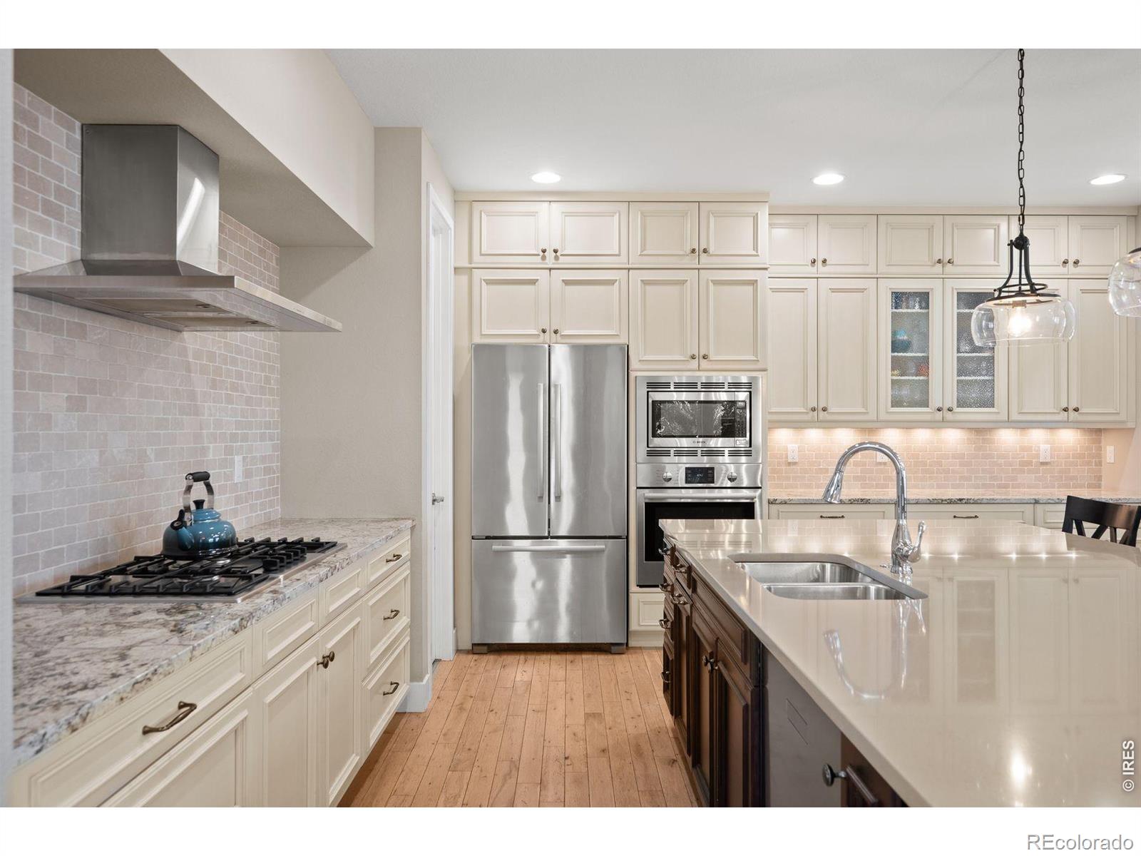 MLS Image #9 for 7945 e prairie meadow drive,denver, Colorado