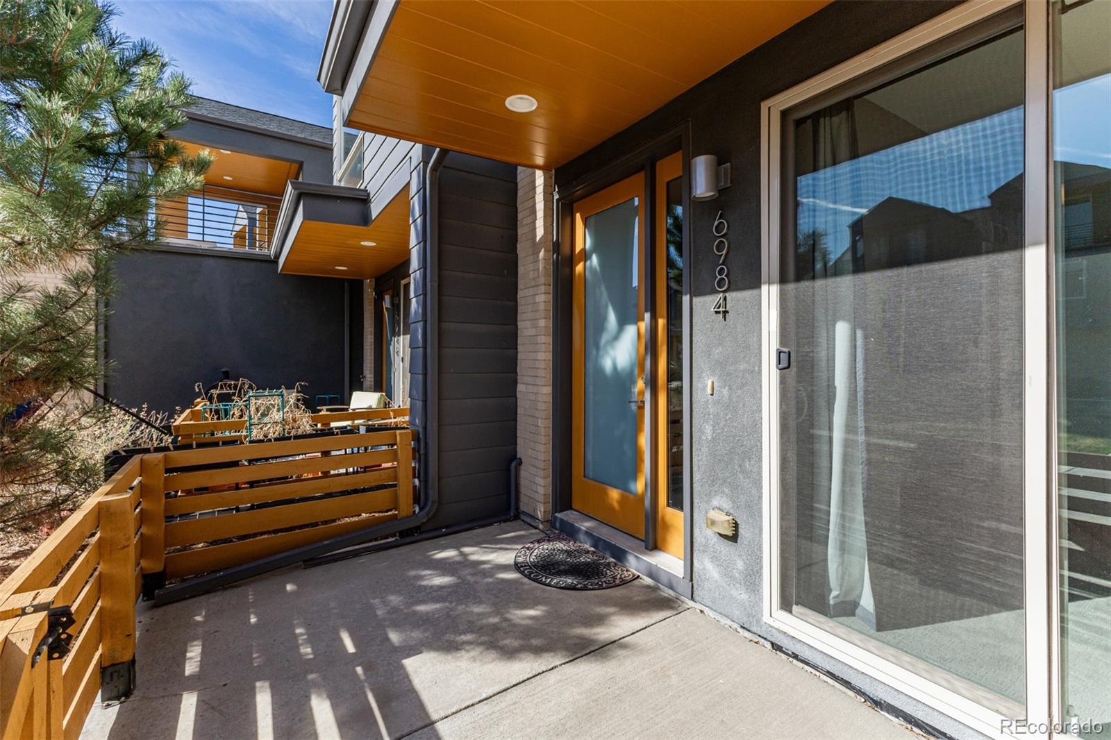 MLS Image #3 for 6984 e 1 st avenue,denver, Colorado