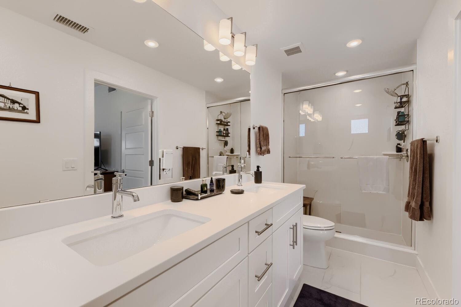 MLS Image #13 for 28  oneida court,denver, Colorado