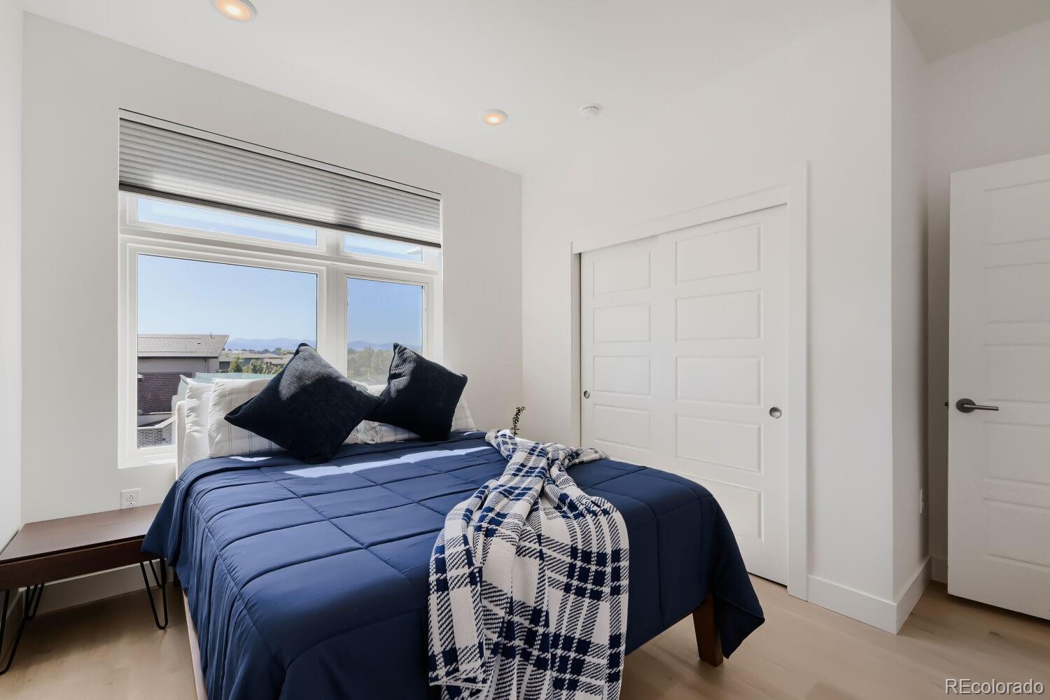 MLS Image #18 for 28  oneida court,denver, Colorado