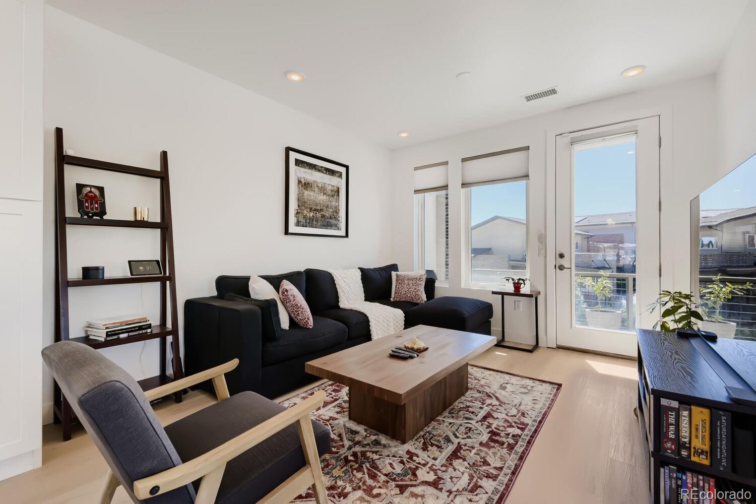 MLS Image #4 for 28  oneida court,denver, Colorado