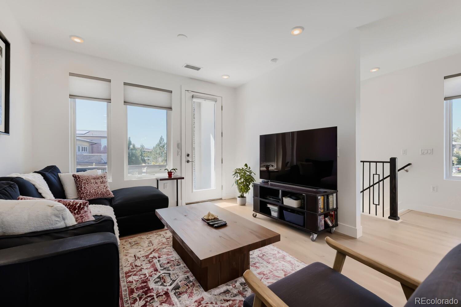 MLS Image #5 for 28  oneida court,denver, Colorado