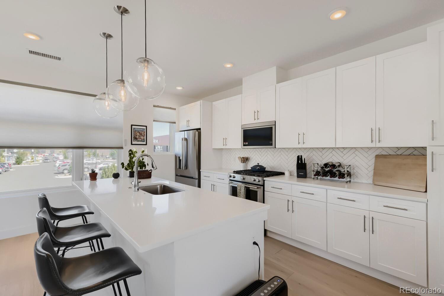 MLS Image #9 for 28  oneida court,denver, Colorado
