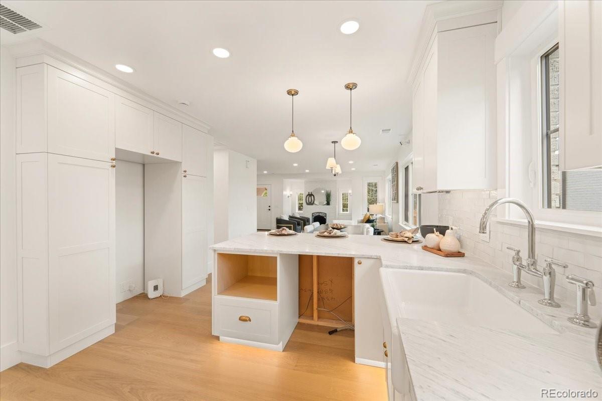 MLS Image #11 for 265 s pennsylvania street,denver, Colorado