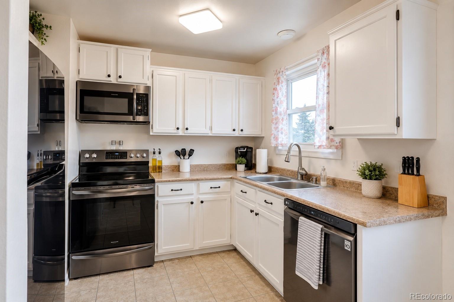 MLS Image #11 for 4796 s ouray street,aurora, Colorado