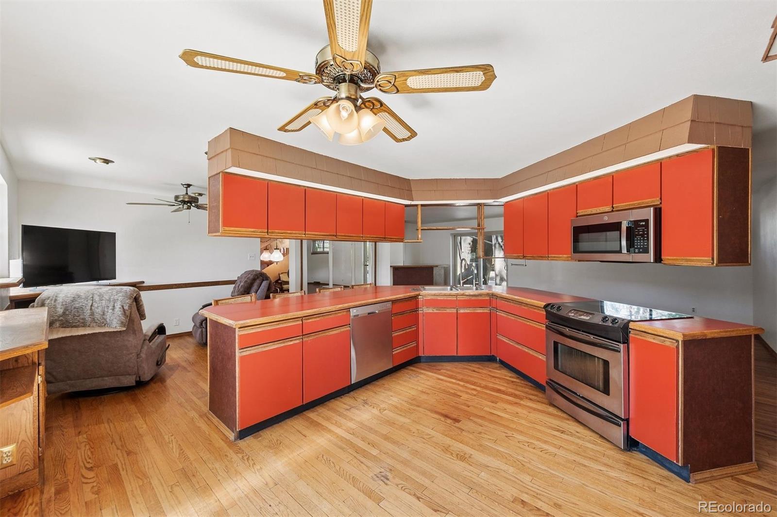 MLS Image #12 for 1995 s newport street,denver, Colorado