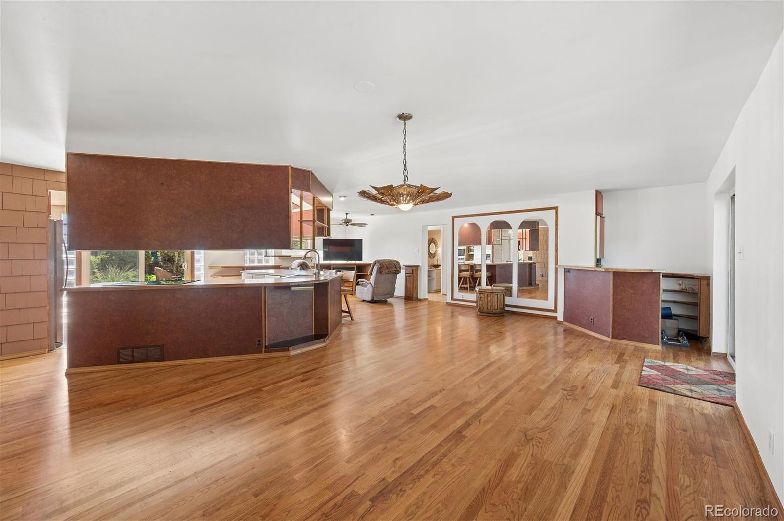 MLS Image #15 for 1995 s newport street,denver, Colorado