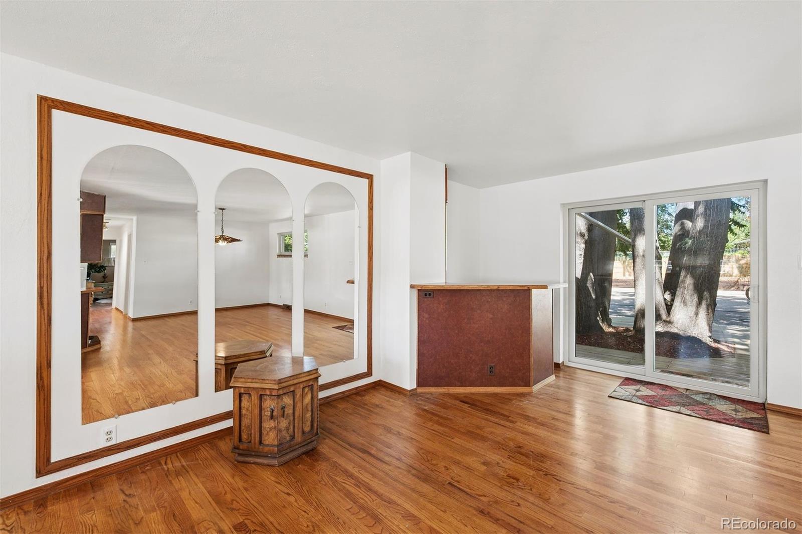 MLS Image #17 for 1995 s newport street,denver, Colorado