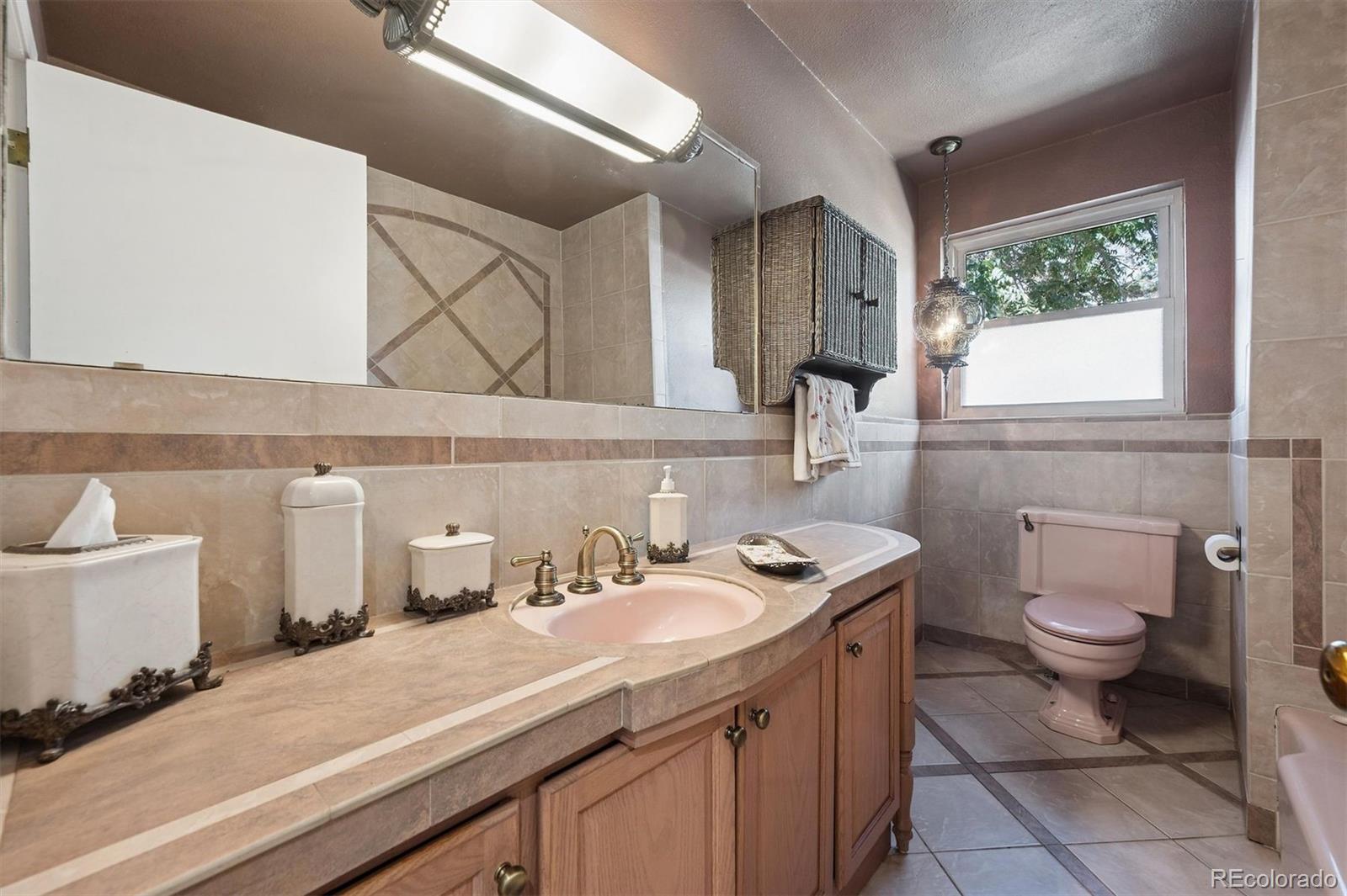 MLS Image #18 for 1995 s newport street,denver, Colorado