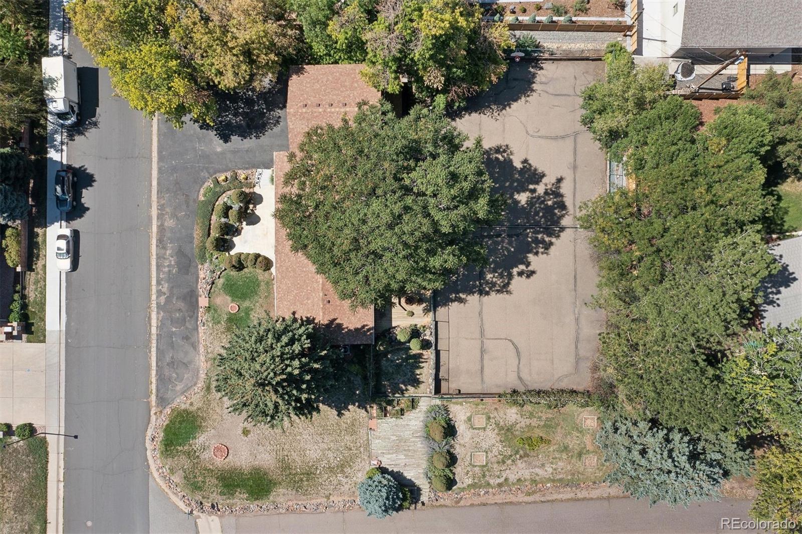 MLS Image #3 for 1995 s newport street,denver, Colorado