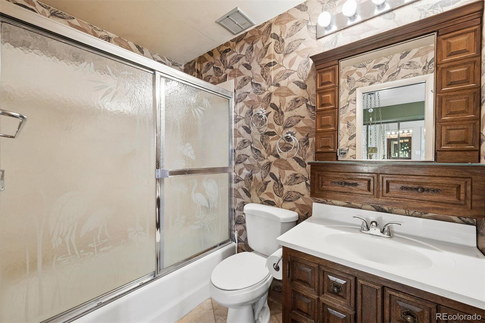 MLS Image #34 for 1995 s newport street,denver, Colorado