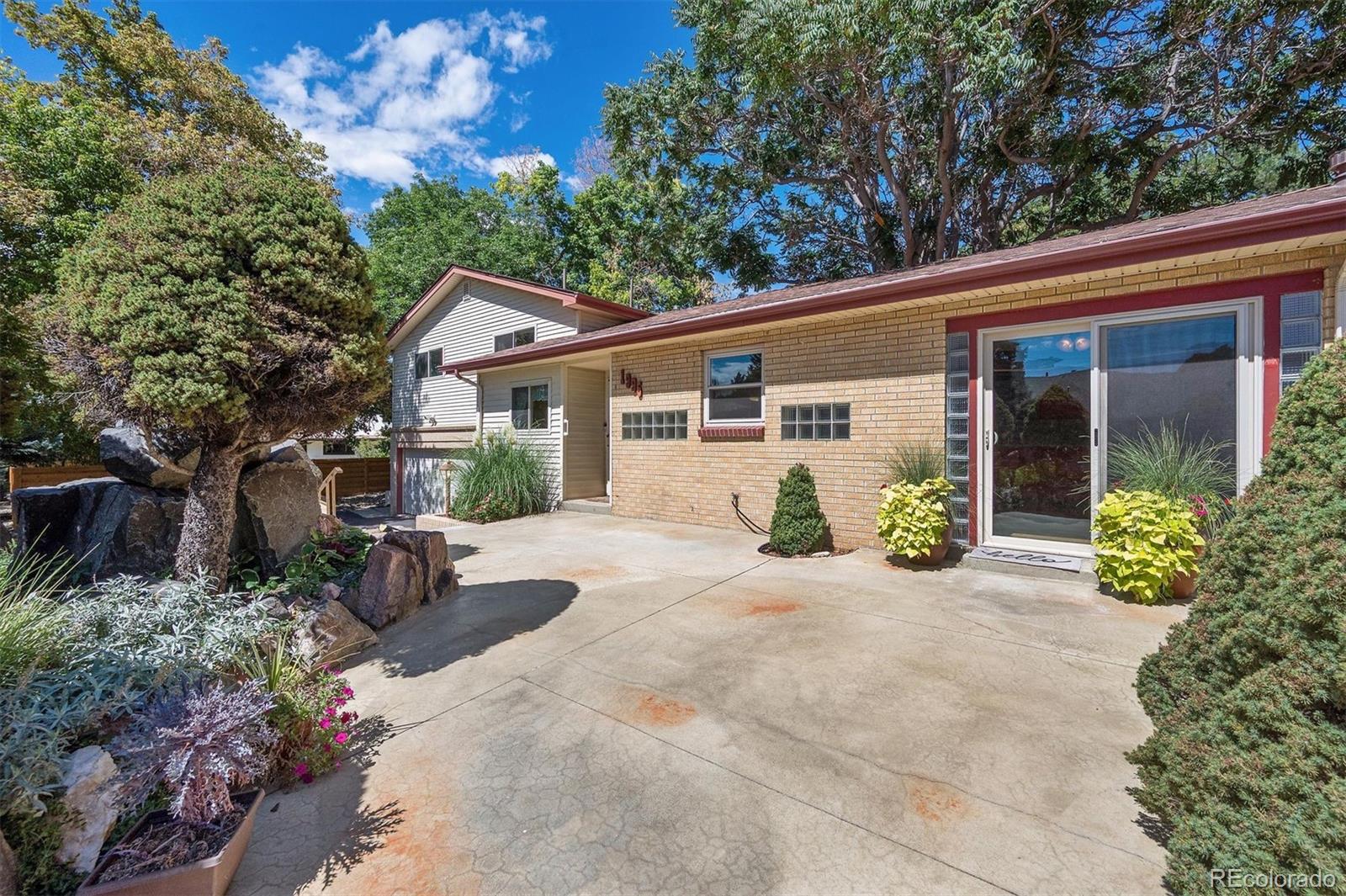 MLS Image #6 for 1995 s newport street,denver, Colorado