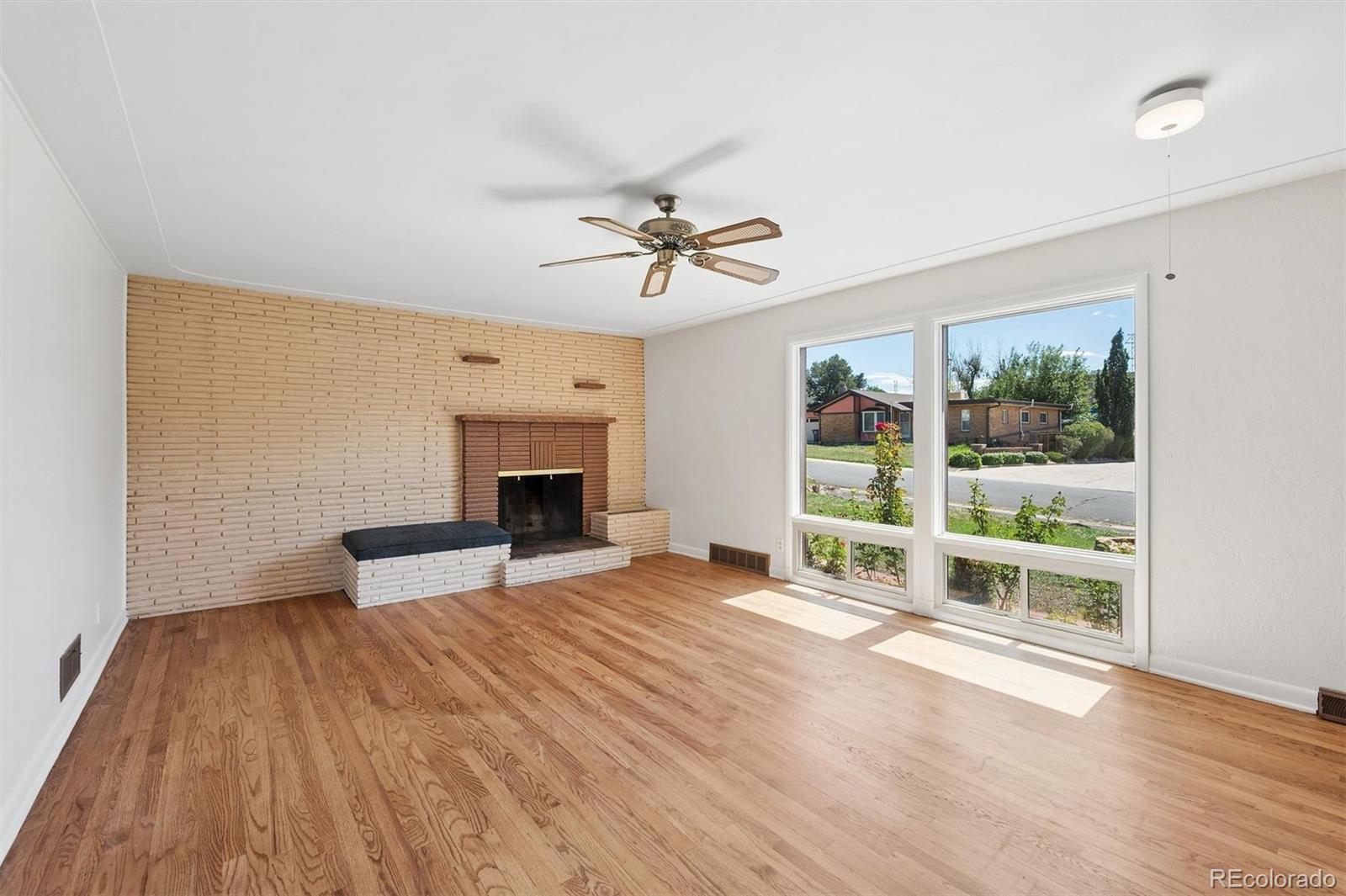MLS Image #7 for 1995 s newport street,denver, Colorado