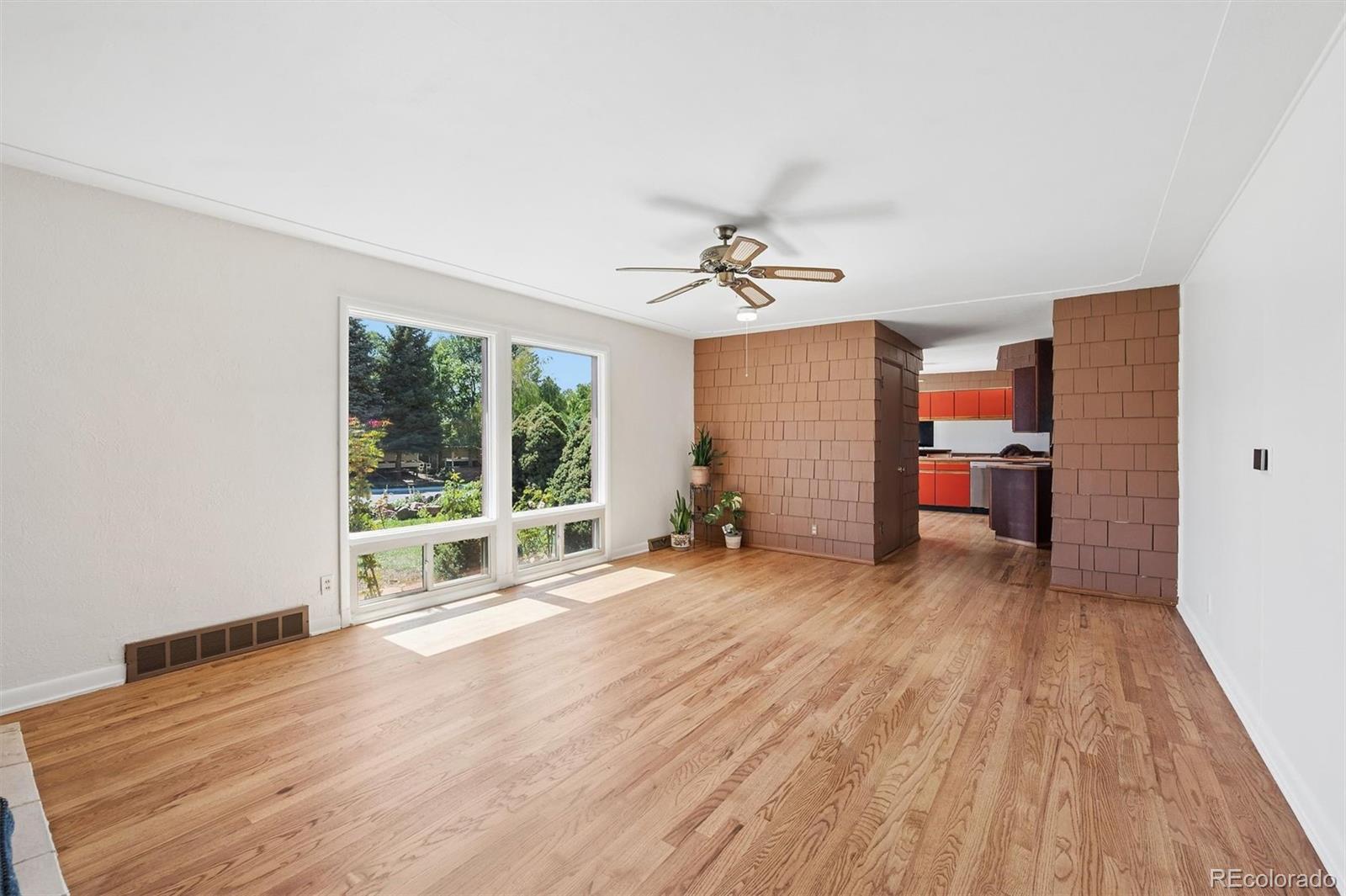 MLS Image #8 for 1995 s newport street,denver, Colorado