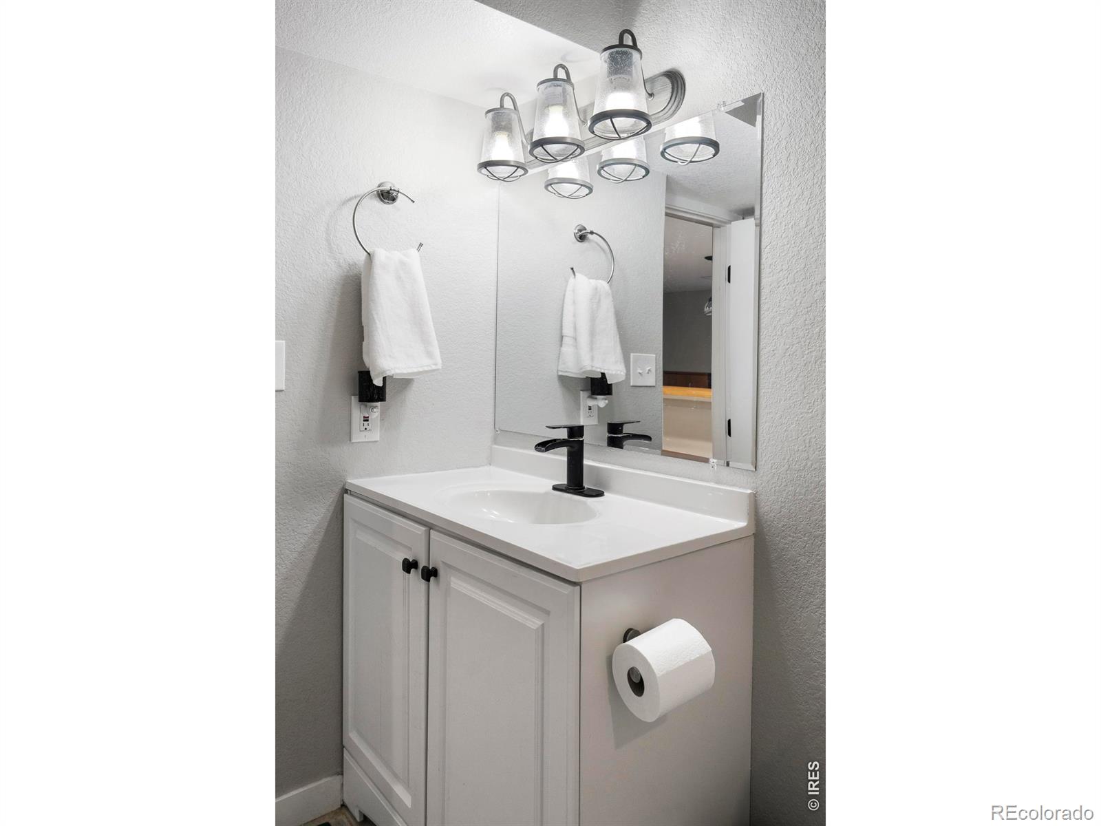 MLS Image #23 for 8441  devonshire boulevard,denver, Colorado