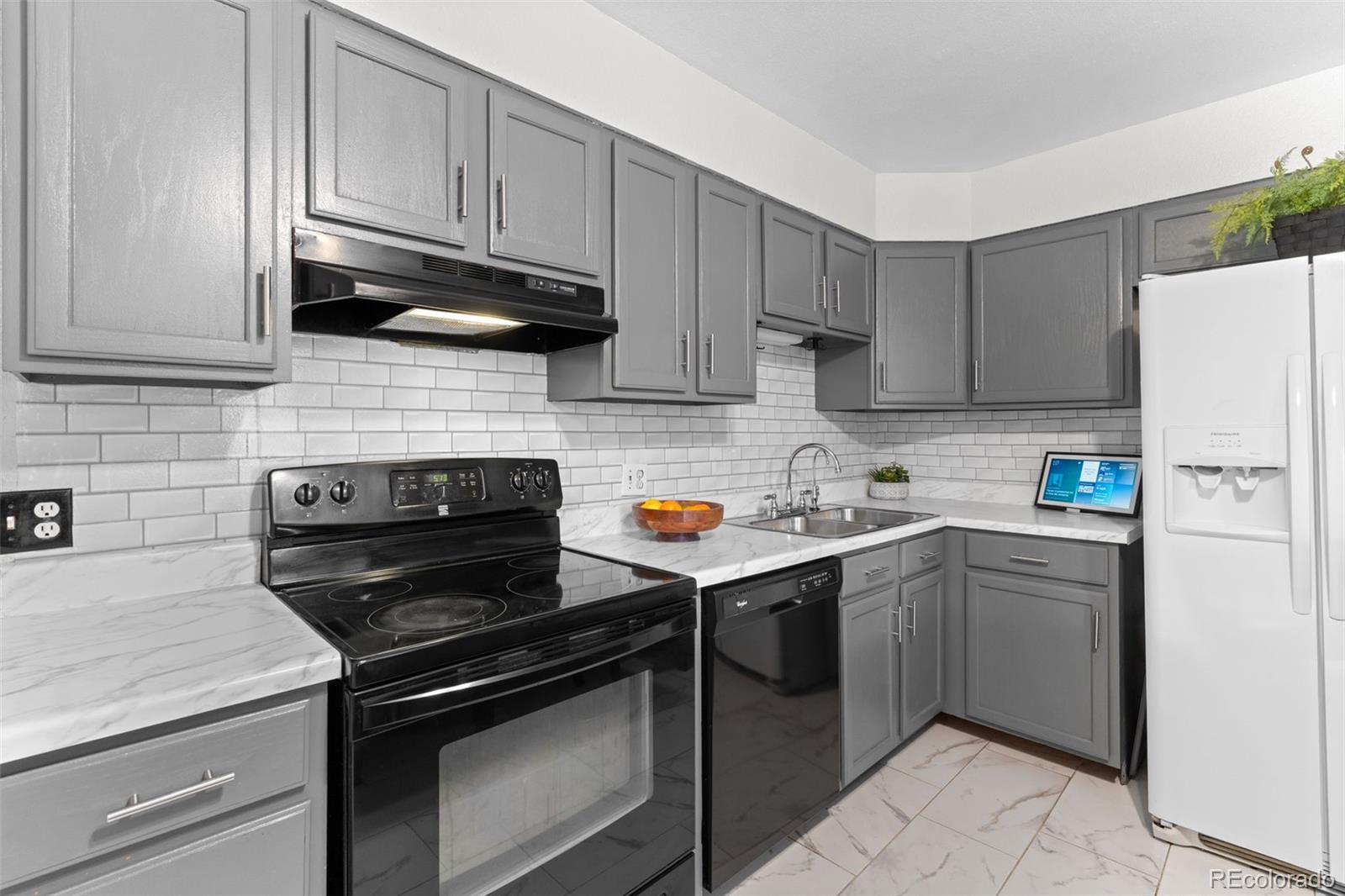 MLS Image #12 for 14900 e 55 th avenue,denver, Colorado