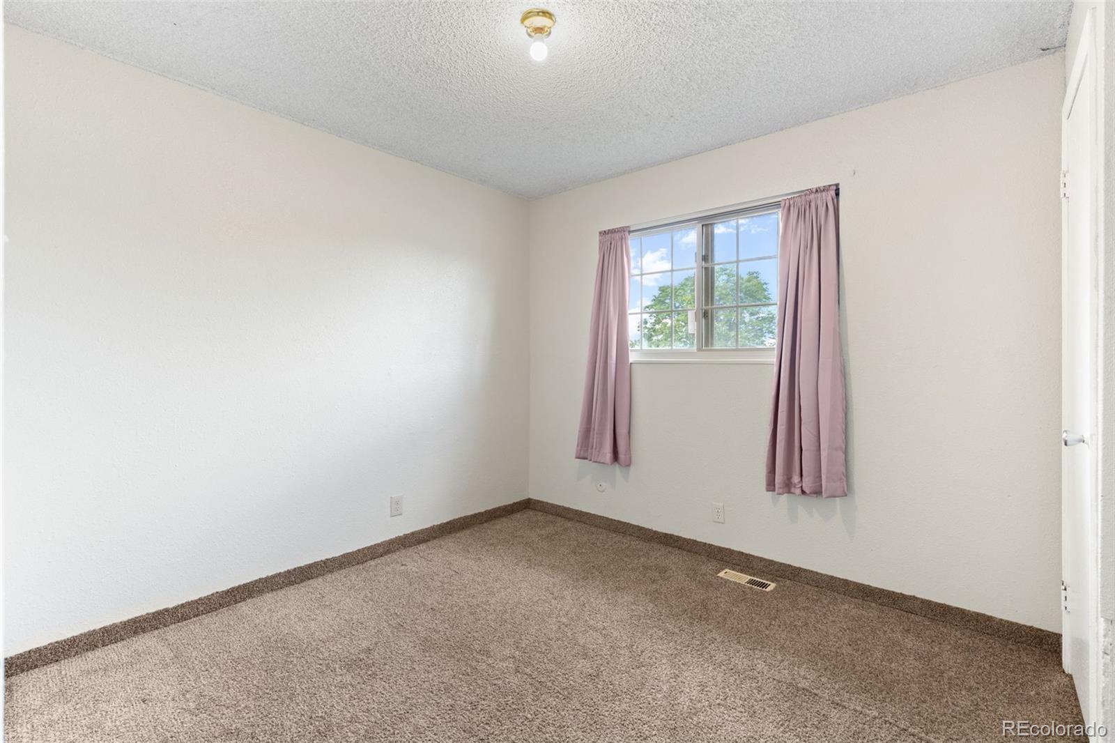 MLS Image #14 for 14900 e 55 th avenue,denver, Colorado