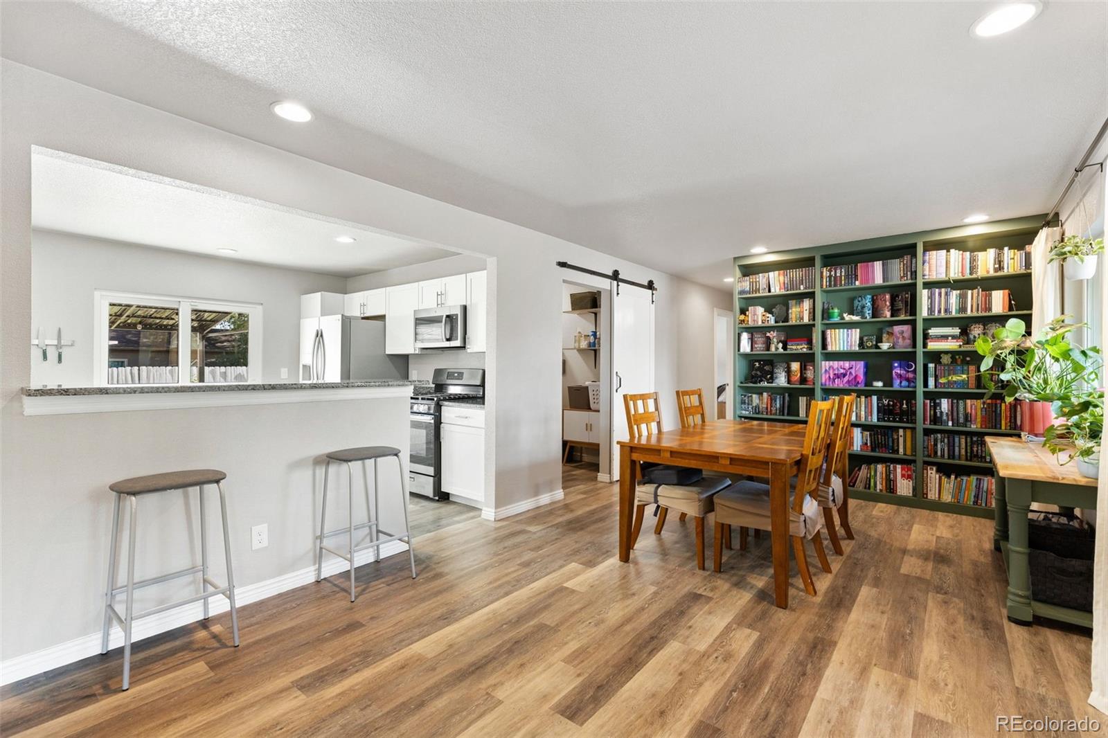 MLS Image #3 for 113  everett drive,colorado springs, Colorado