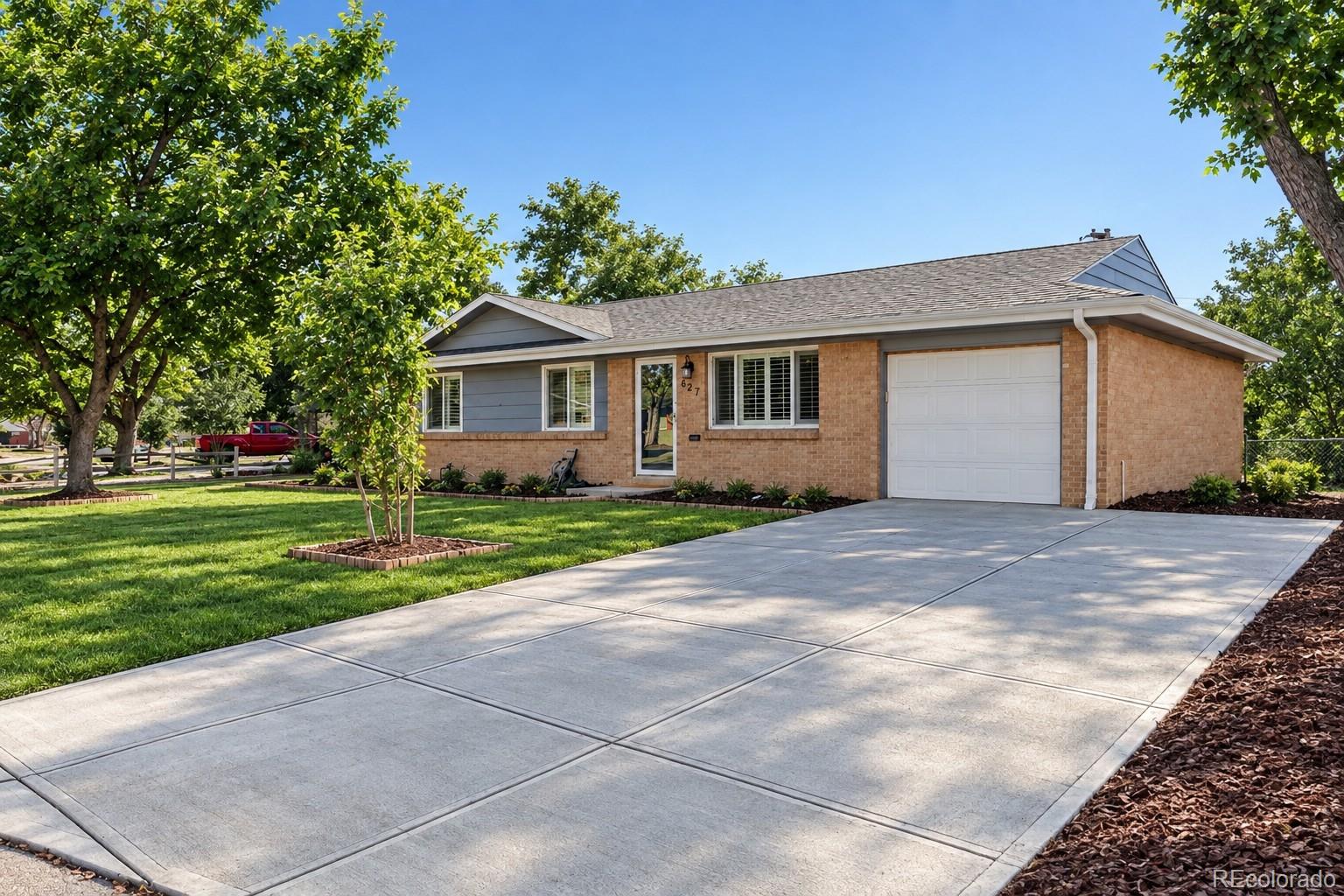 MLS Image #1 for 627 s jasmine way,denver, Colorado