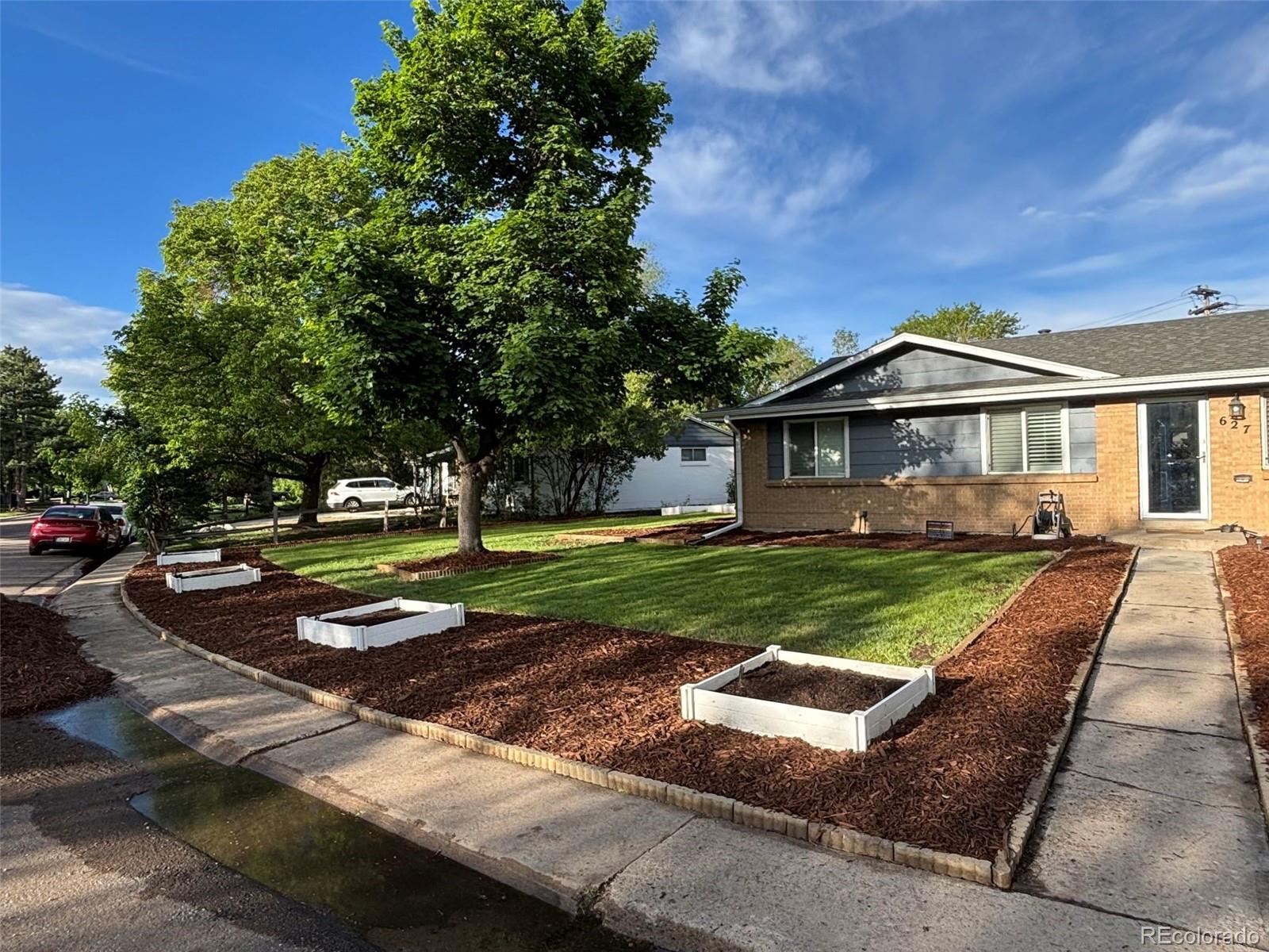 MLS Image #2 for 627 s jasmine way,denver, Colorado