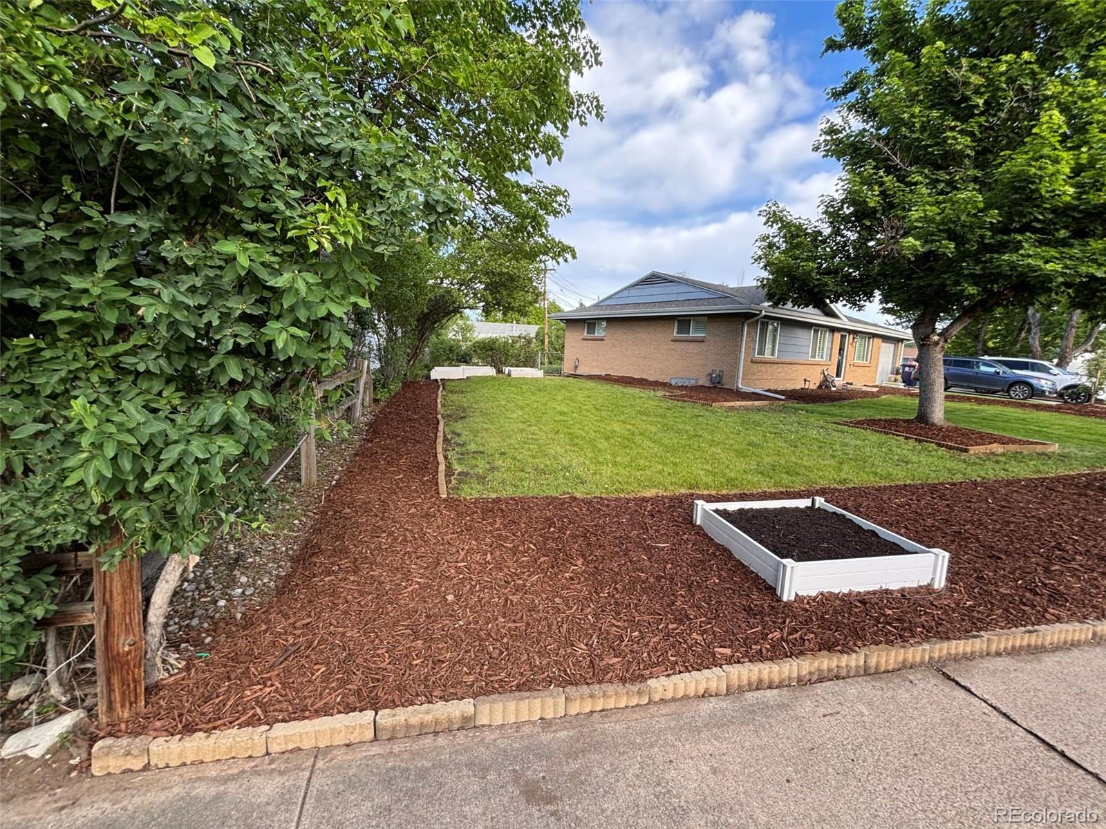 MLS Image #3 for 627 s jasmine way,denver, Colorado