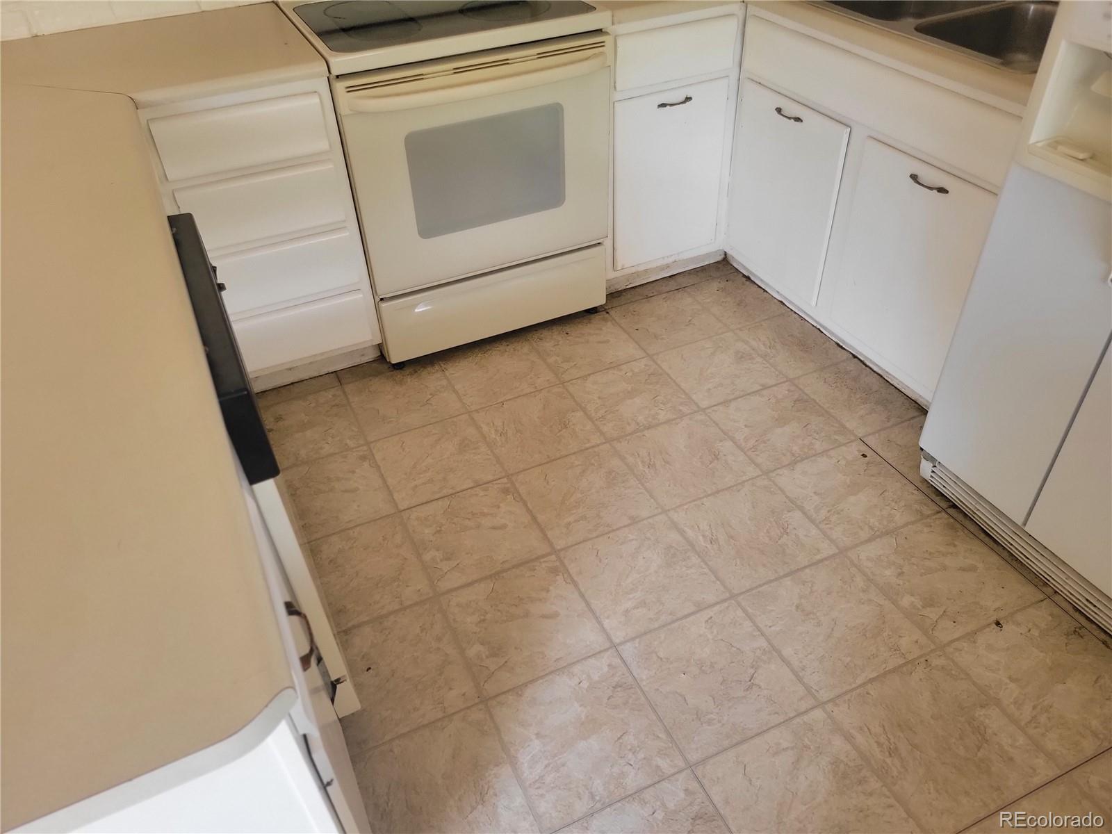 MLS Image #3 for 8159 n benton way,arvada, Colorado