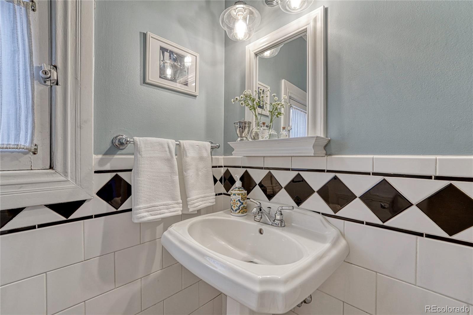 MLS Image #10 for 2552 n emerson street,denver, Colorado
