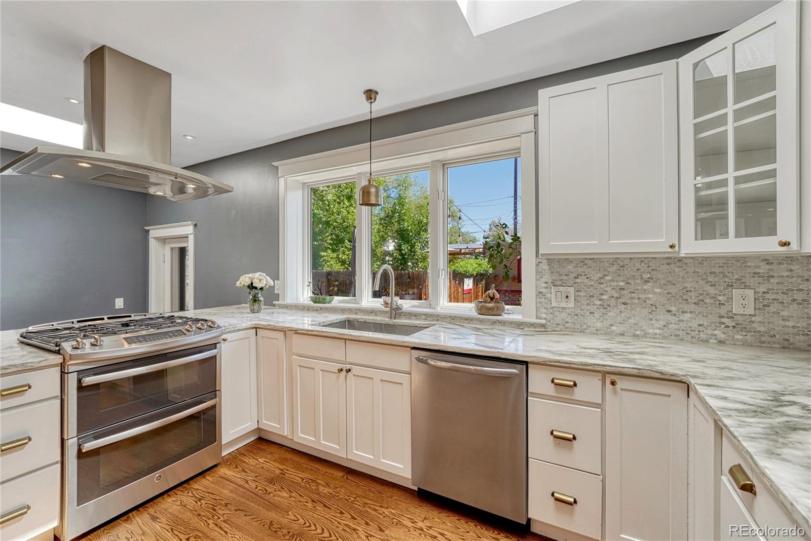 MLS Image #5 for 2552 n emerson street,denver, Colorado
