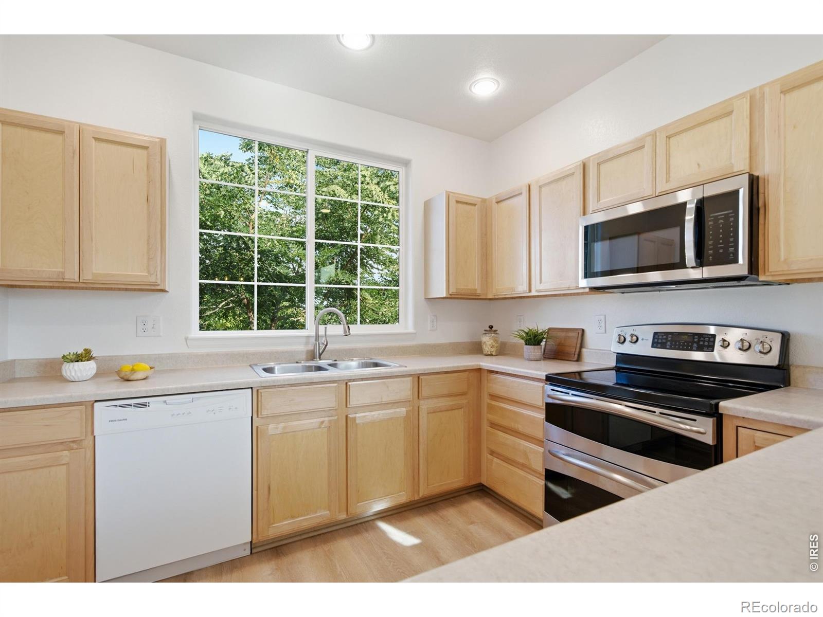 MLS Image #8 for 354  shadowbrook drive,windsor, Colorado
