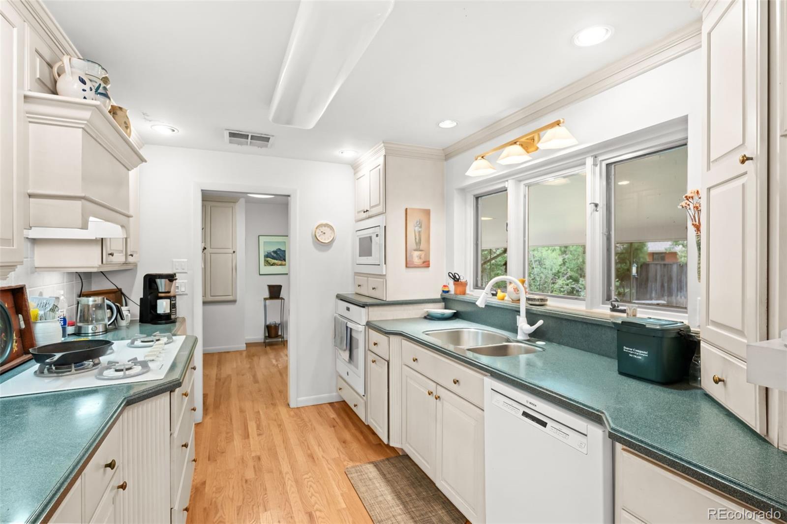 MLS Image #10 for 250 s cherry street,denver, Colorado