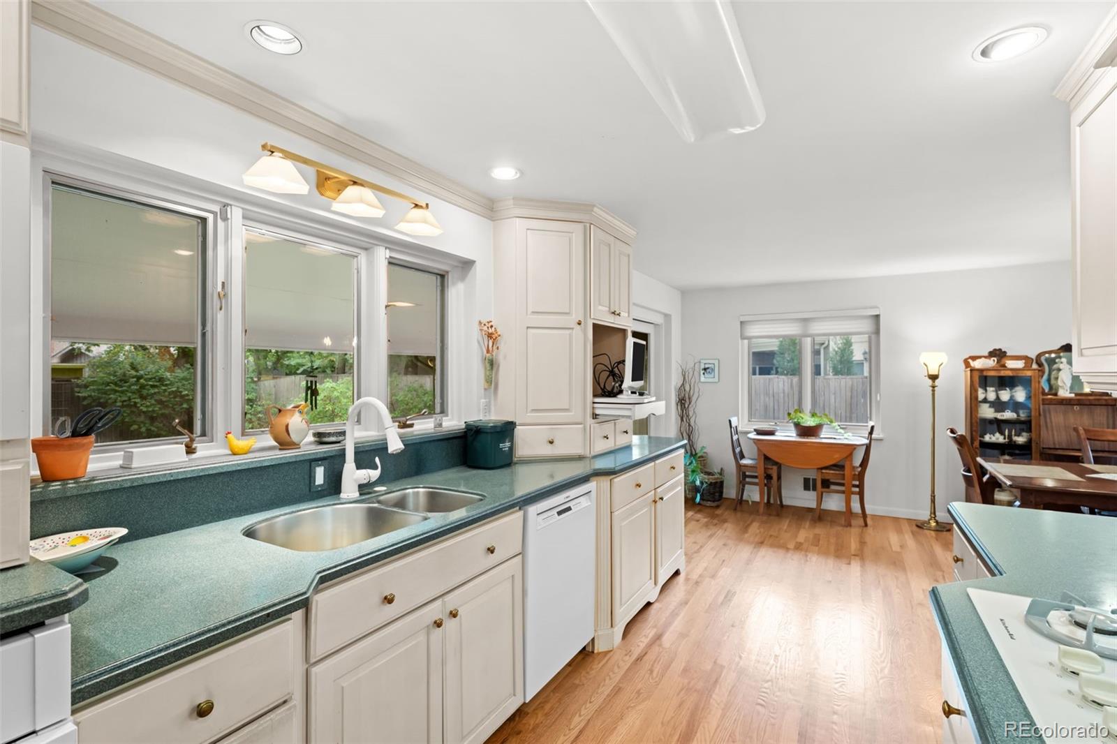 MLS Image #11 for 250 s cherry street,denver, Colorado