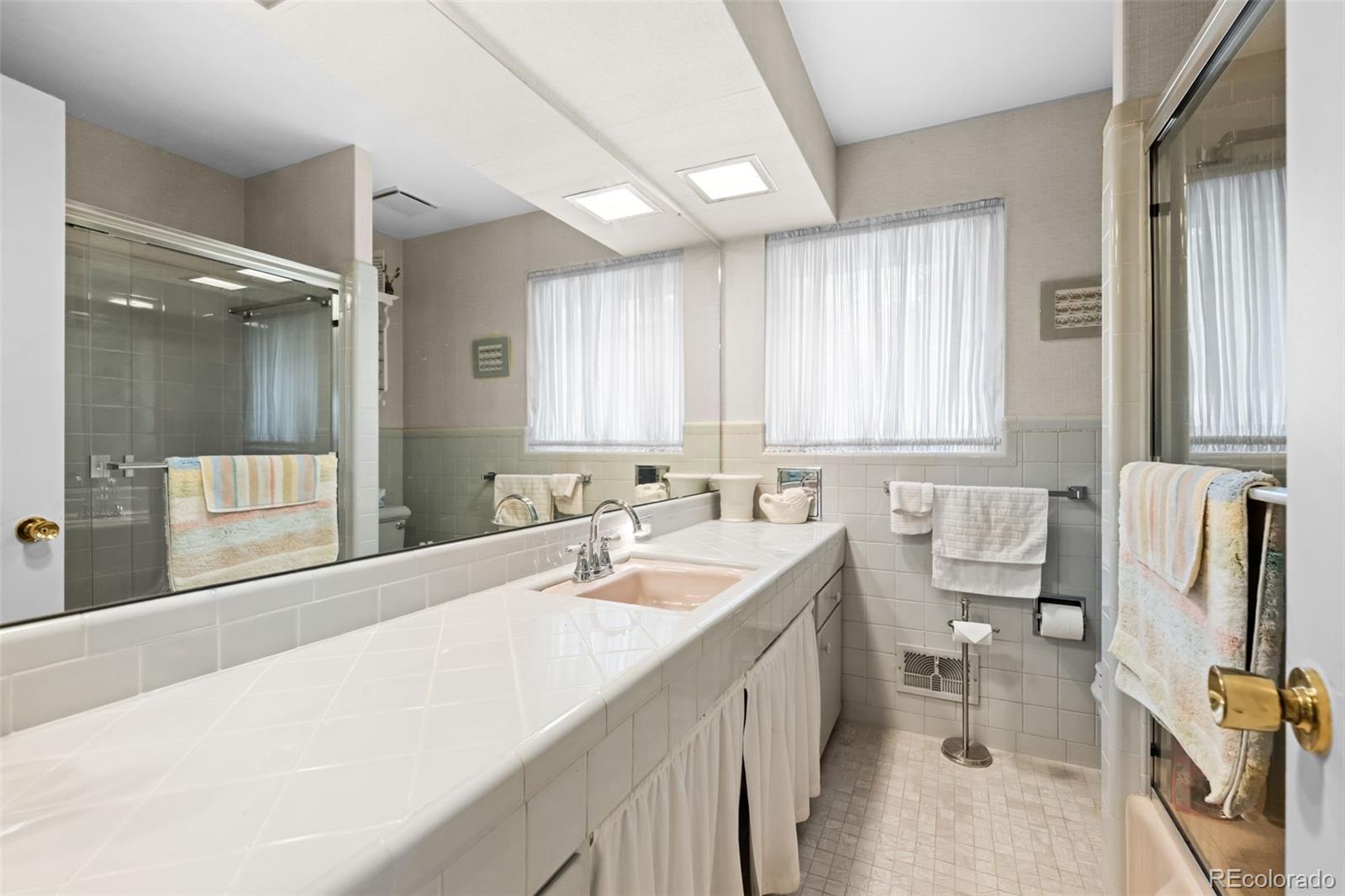MLS Image #16 for 250 s cherry street,denver, Colorado