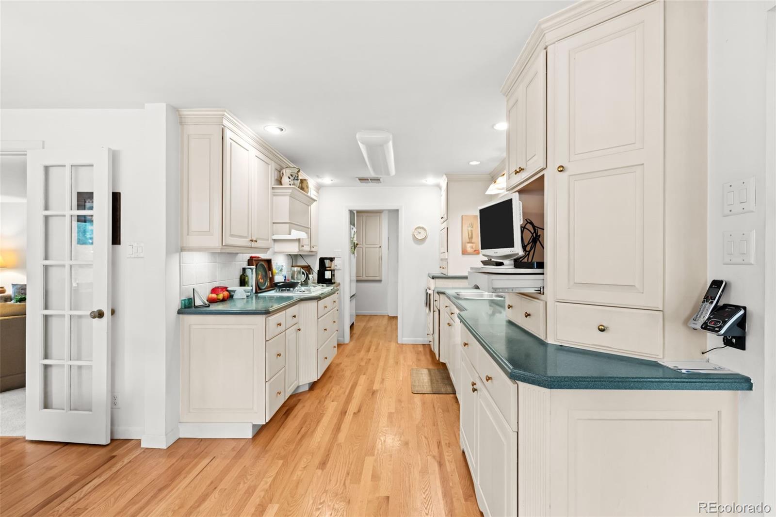 MLS Image #9 for 250 s cherry street,denver, Colorado