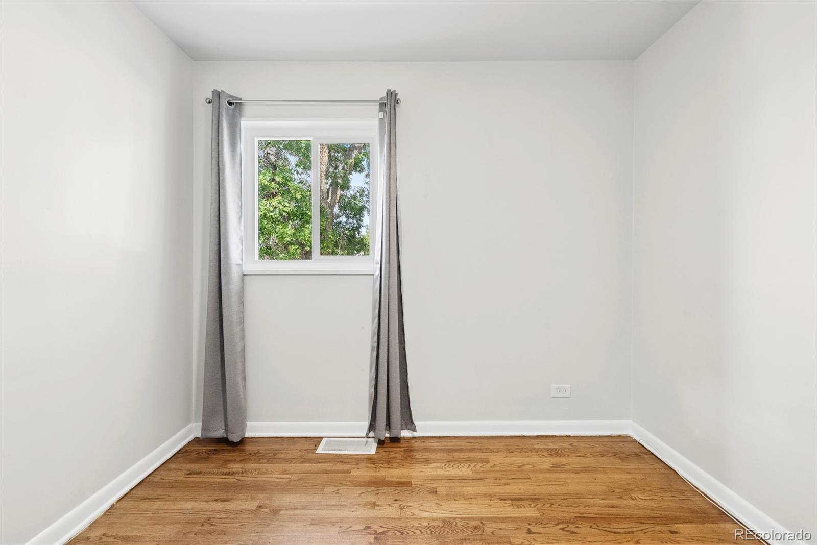 MLS Image #13 for 1251 s seneca way,denver, Colorado