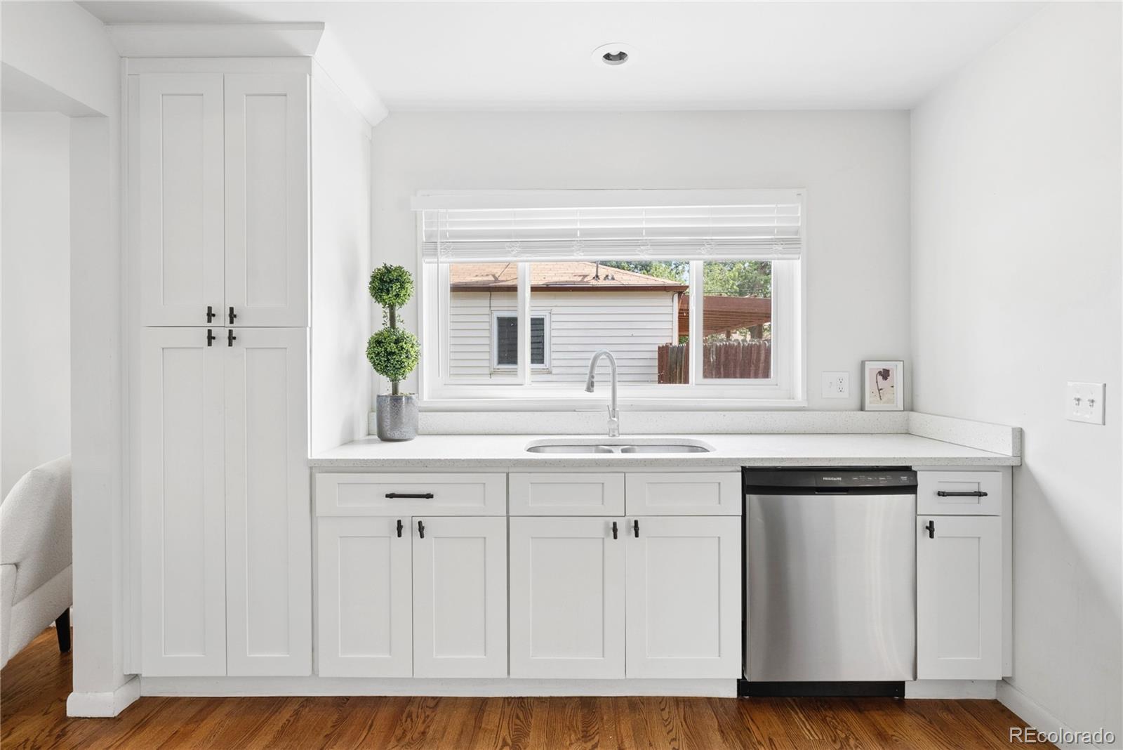 MLS Image #7 for 1251 s seneca way,denver, Colorado