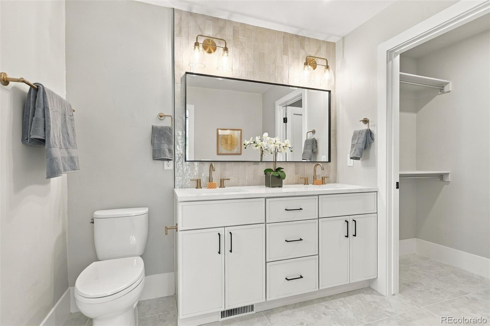 MLS Image #17 for 3051  oak street,denver, Colorado
