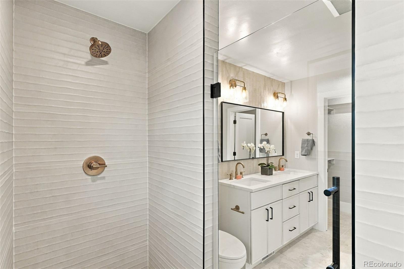 MLS Image #18 for 3051  oak street,denver, Colorado