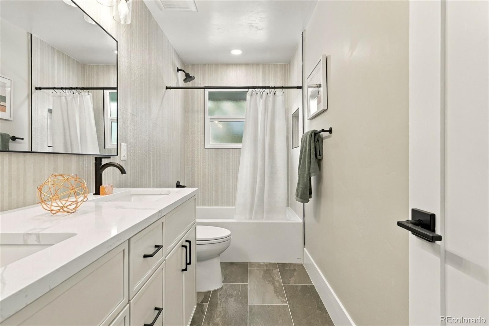 MLS Image #21 for 3051  oak street,denver, Colorado