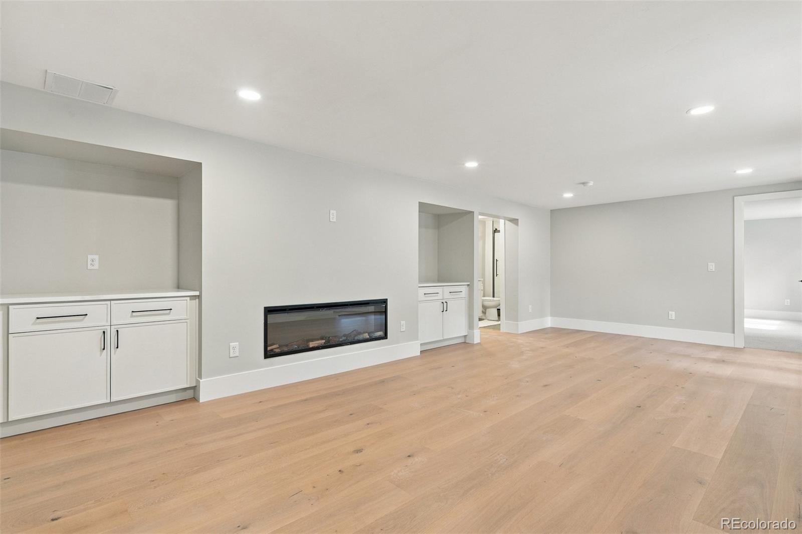 MLS Image #24 for 3051  oak street,denver, Colorado