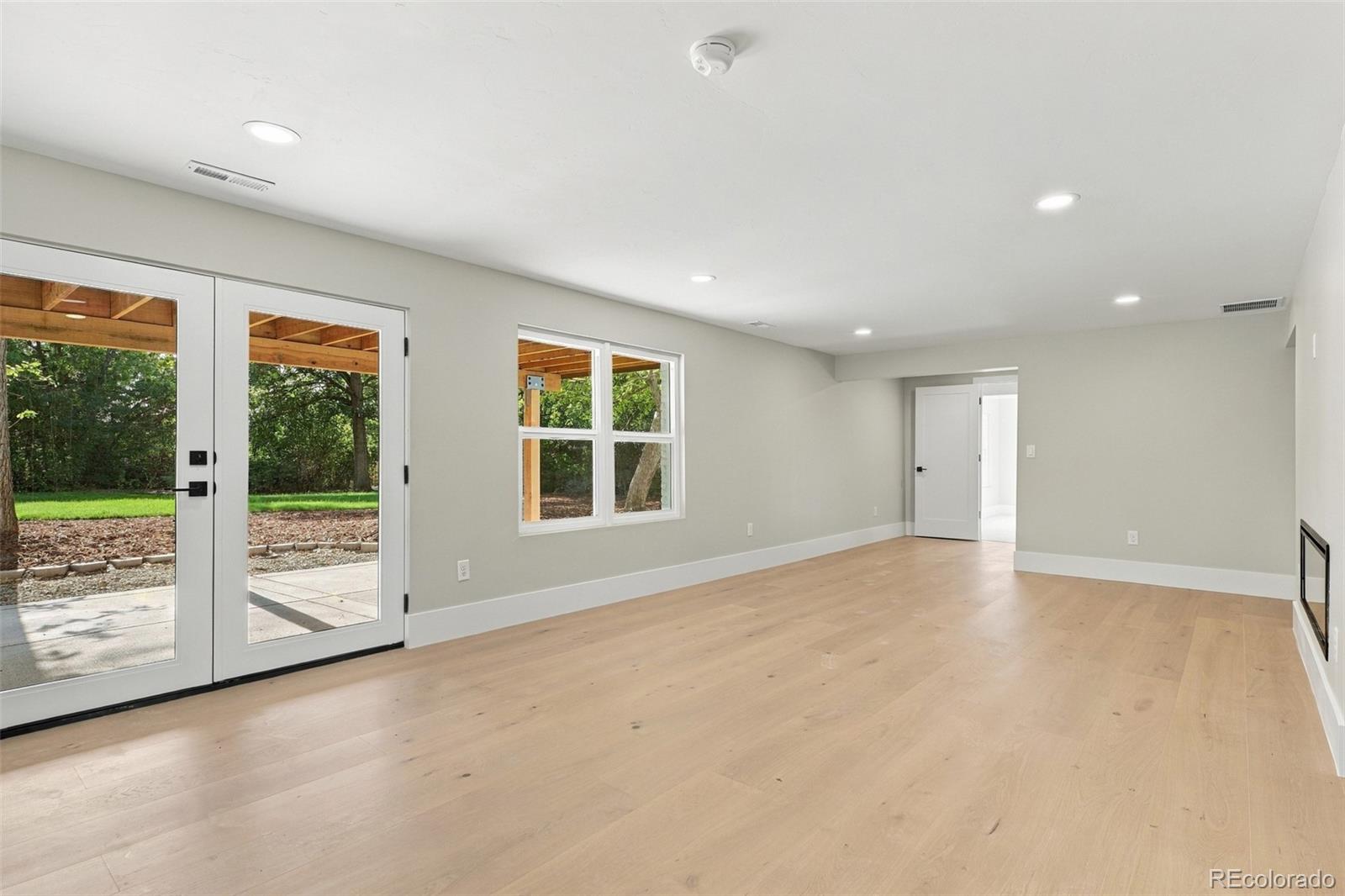 MLS Image #25 for 3051  oak street,denver, Colorado