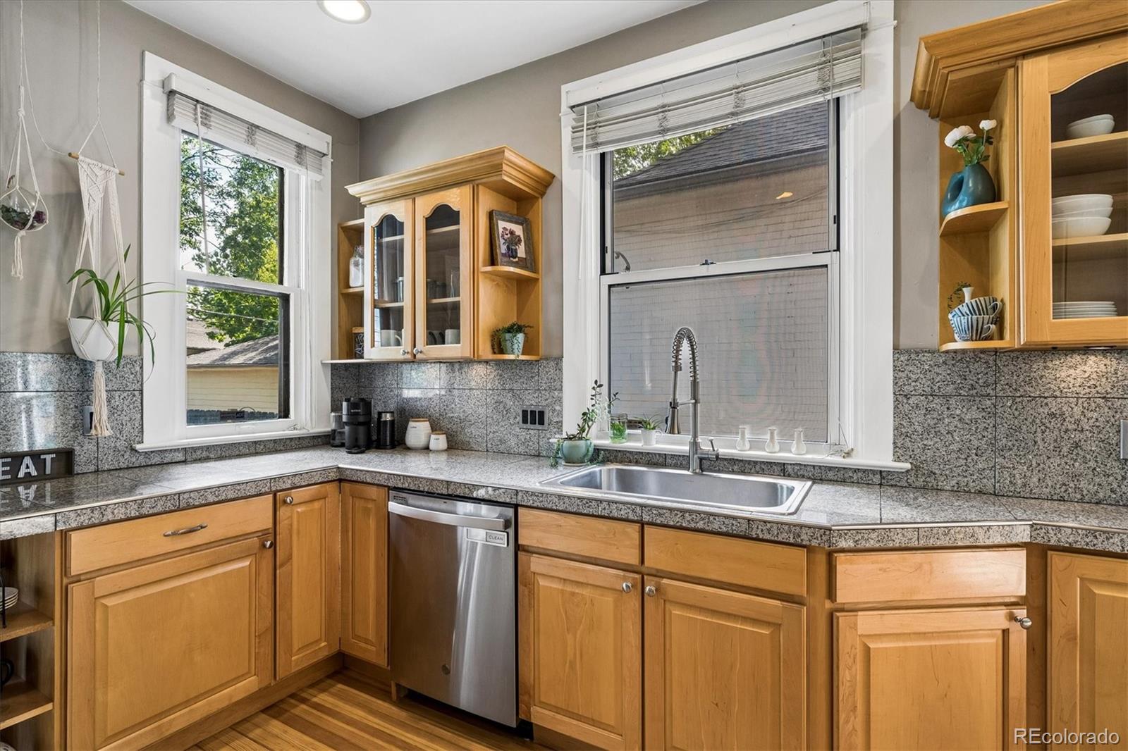 MLS Image #15 for 844 s washington street,denver, Colorado