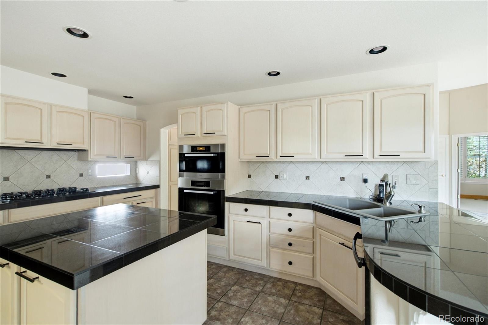 MLS Image #10 for 1011 s valentia street,denver, Colorado