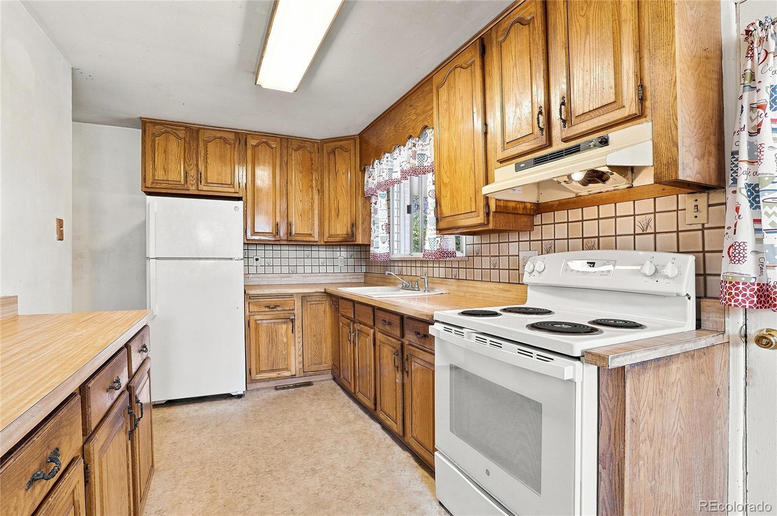 MLS Image #10 for 204  tucson street,aurora, Colorado