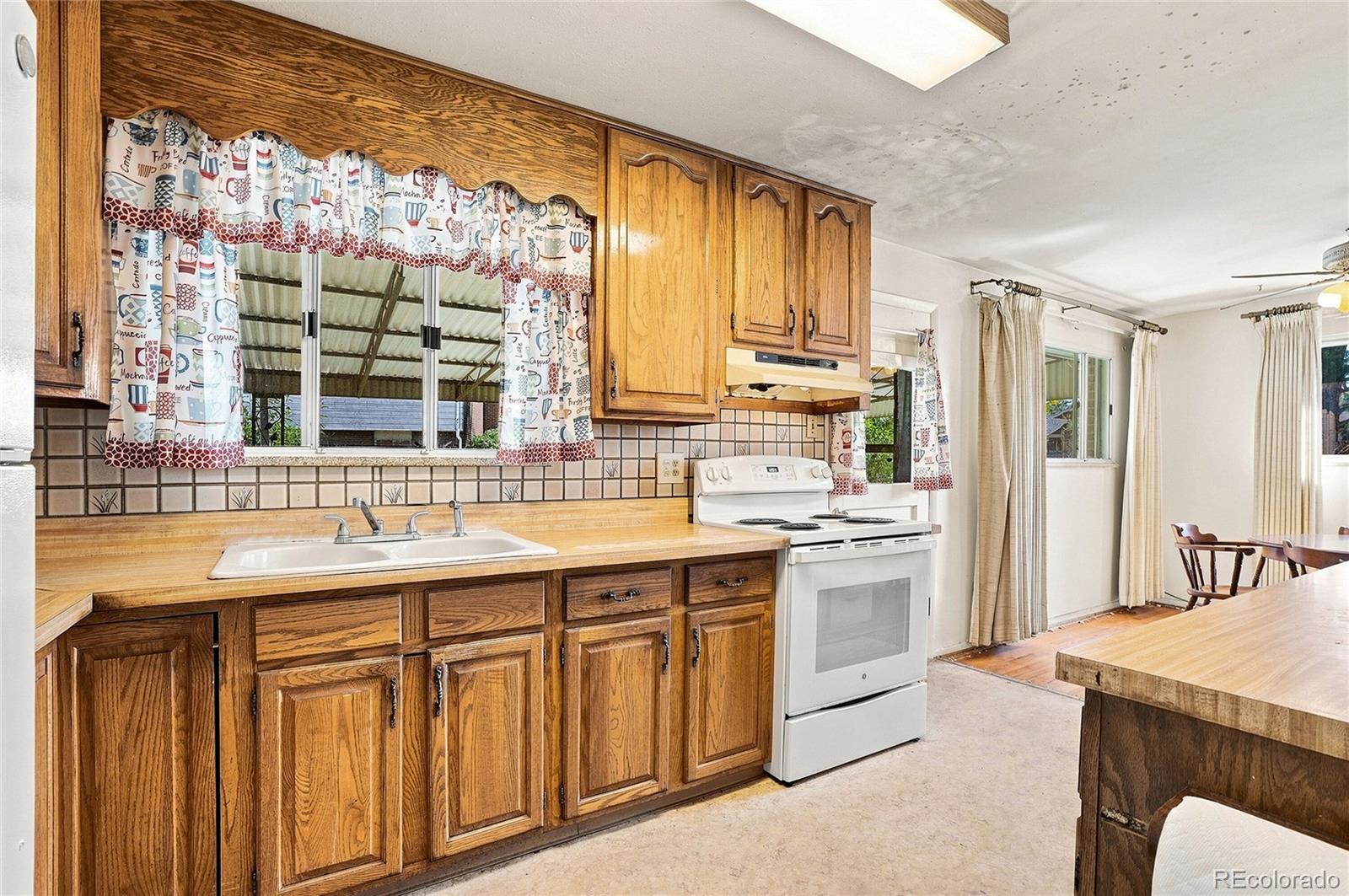 MLS Image #11 for 204  tucson street,aurora, Colorado
