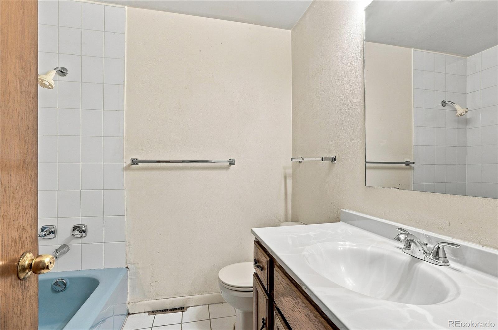 MLS Image #13 for 204  tucson street,aurora, Colorado