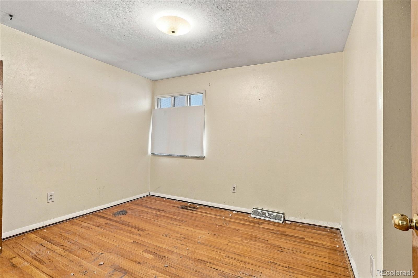 MLS Image #14 for 204  tucson street,aurora, Colorado